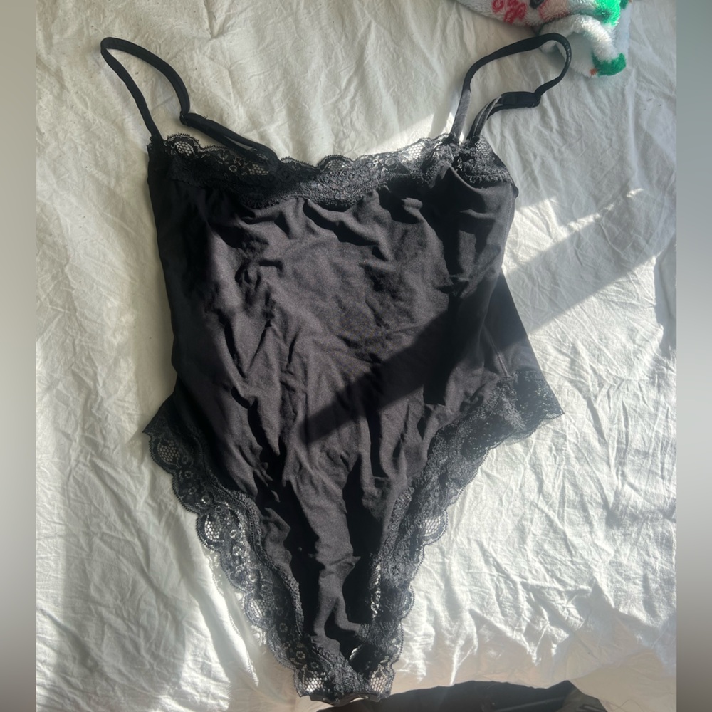 Skims !nsp!red black lace bodysuit size small